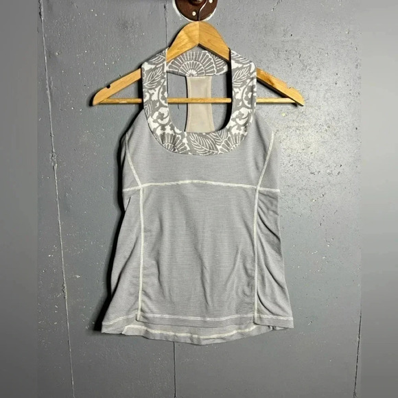 Lululemon Gray and White Wee Stripe Beachy Floral Fossil Top 8 - Picture 1 of 5